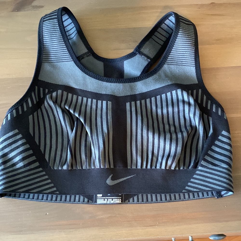 Nike FE/NOM Flyknit high support sports bra